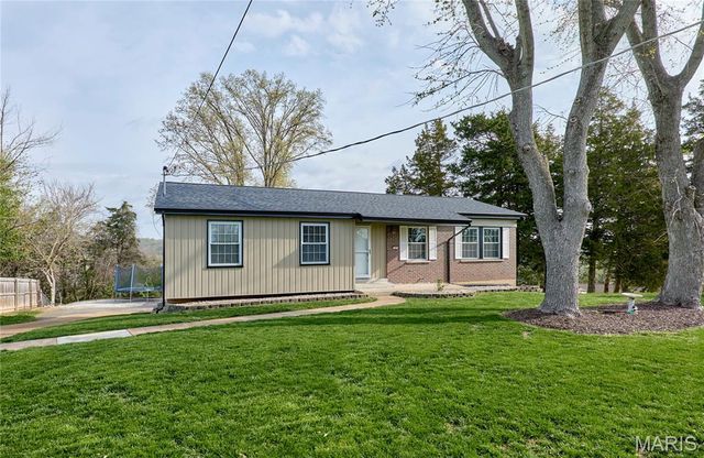 17 Ridgemoor Drive, Fenton, MO 63026