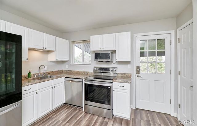 17 Ridgemoor Drive, Fenton, MO 63026