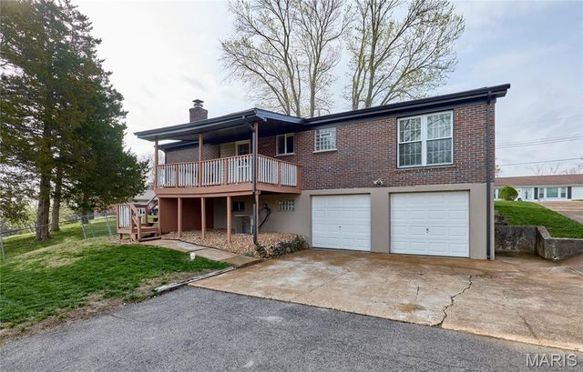 17 Ridgemoor Drive, Fenton, MO 63026