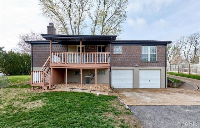 17 Ridgemoor Drive, Fenton, MO 63026