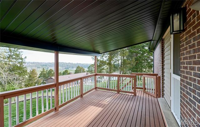 17 Ridgemoor Drive, Fenton, MO 63026