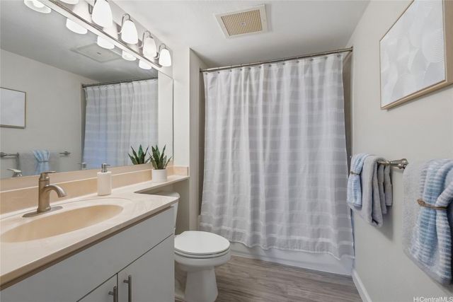 1090 Ala Napunani Street 410, Honolulu, HI 96818