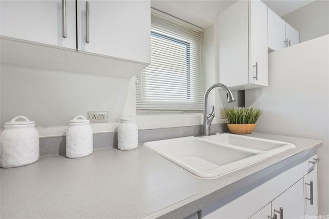 1090 Ala Napunani Street 410, Honolulu, HI 96818