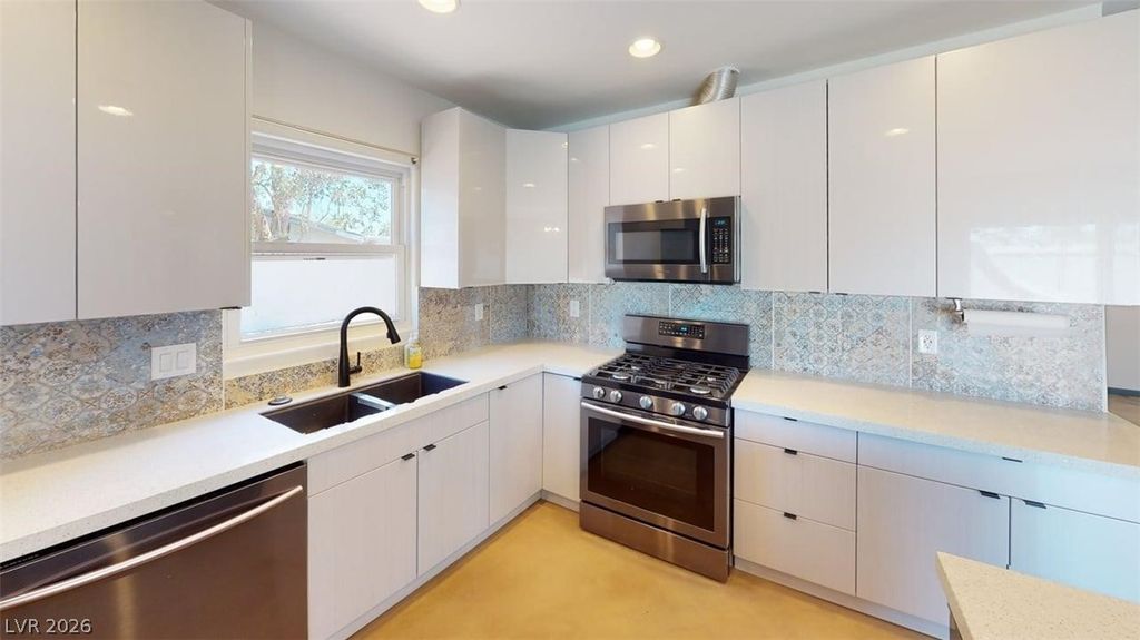 1518 Golden Arrow Drive, Las Vegas, NV 89169 — exterior