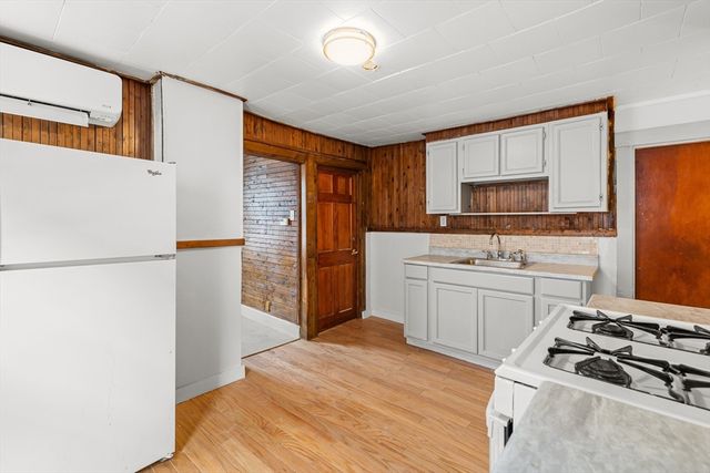 88 Linden St, New Bedford, MA 02740