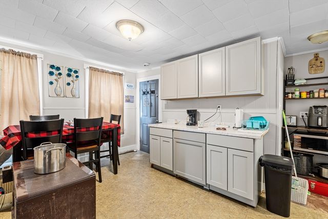 88 Linden St, New Bedford, MA 02740