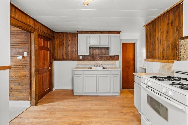 88 Linden St, New Bedford, MA 02740