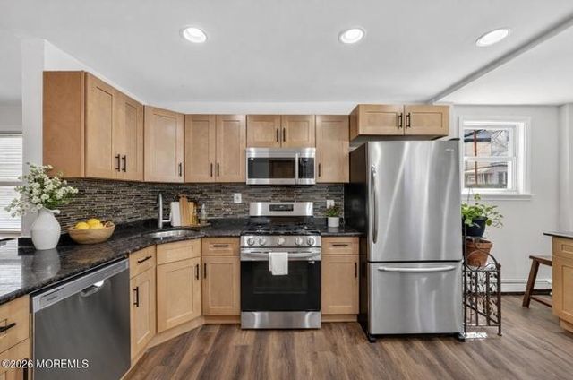28 WILLOW ST, Bayonne, NJ 07002