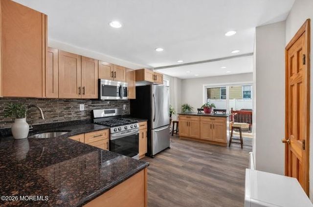 28 WILLOW ST, Bayonne, NJ 07002