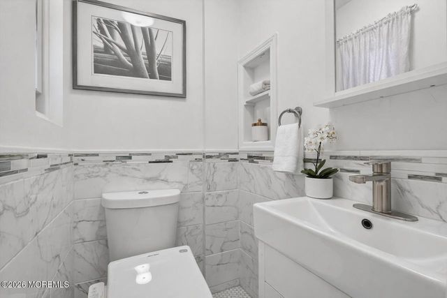 28 WILLOW ST, Bayonne, NJ 07002
