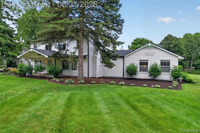 3885 Quarton Road, Bloomfield Charter Township, MI 48302