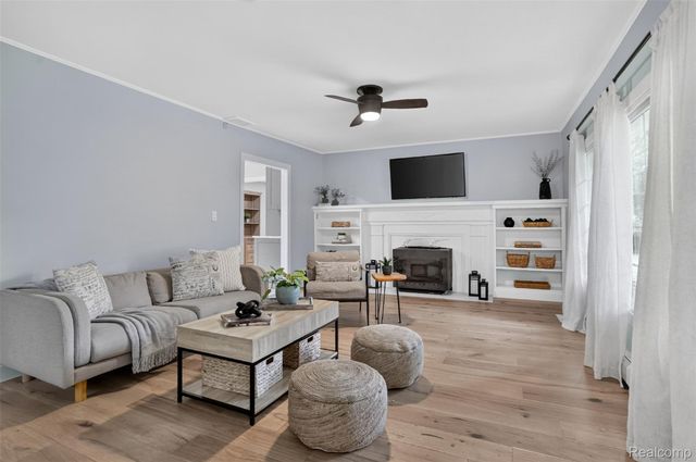 3885 Quarton Road, Bloomfield Charter Township, MI 48302