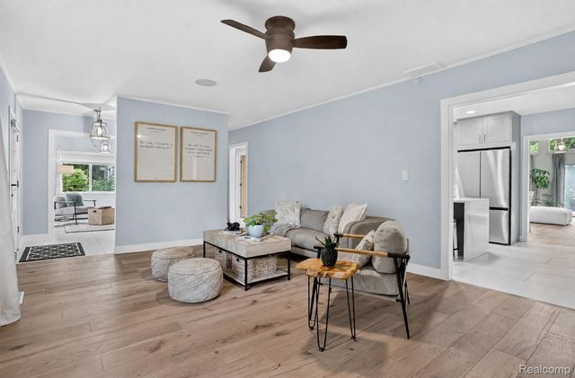 3885 Quarton Road, Bloomfield Charter Township, MI 48302