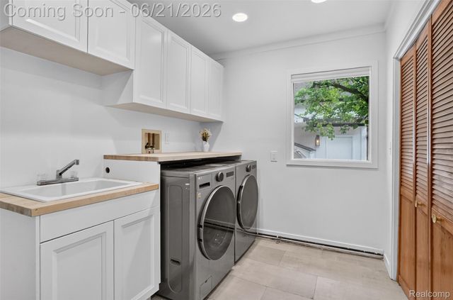 3885 Quarton Road, Bloomfield Charter Township, MI 48302