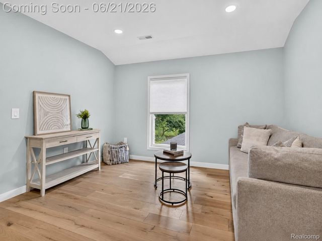 3885 Quarton Road, Bloomfield Charter Township, MI 48302