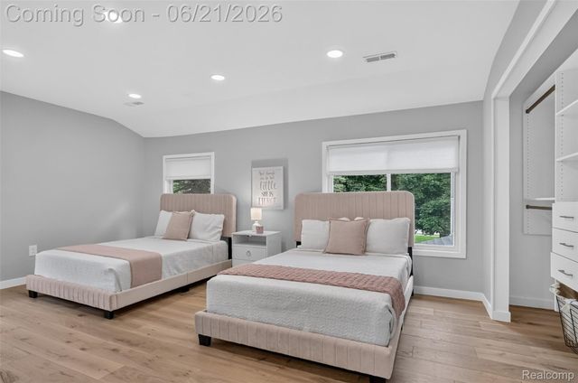 3885 Quarton Road, Bloomfield Charter Township, MI 48302
