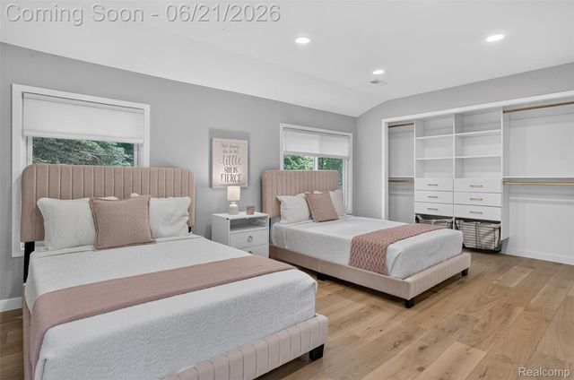 3885 Quarton Road, Bloomfield Charter Township, MI 48302