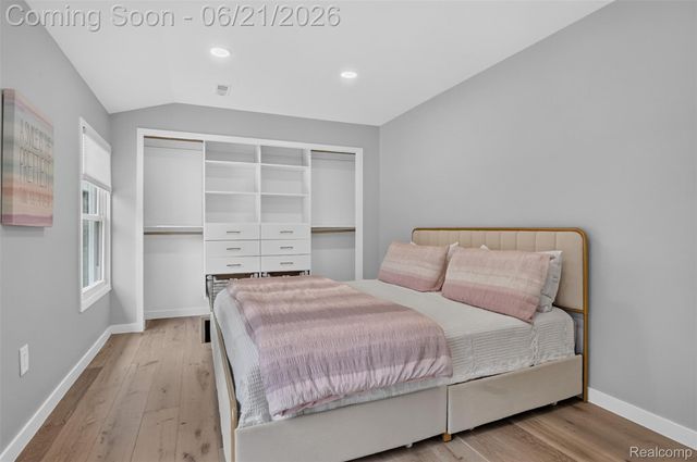 3885 Quarton Road, Bloomfield Charter Township, MI 48302