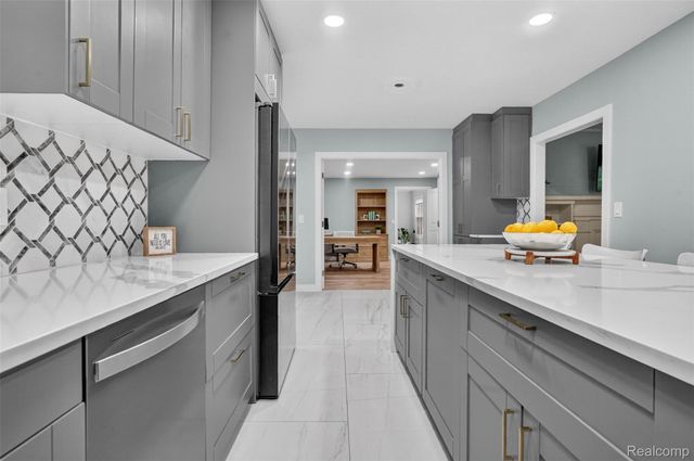 3885 Quarton Road, Bloomfield Charter Township, MI 48302