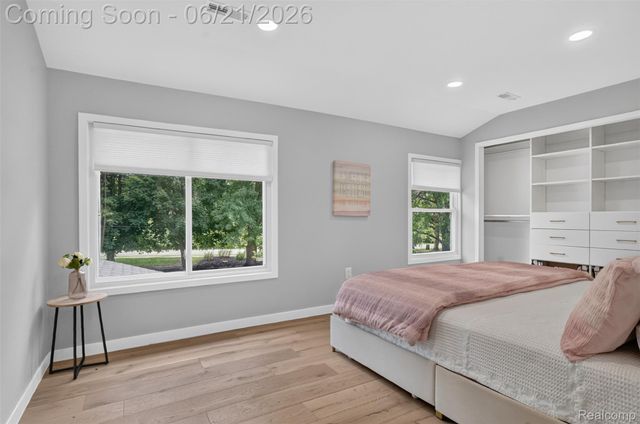 3885 Quarton Road, Bloomfield Charter Township, MI 48302