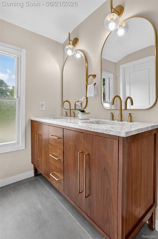 3885 Quarton Road, Bloomfield Charter Township, MI 48302