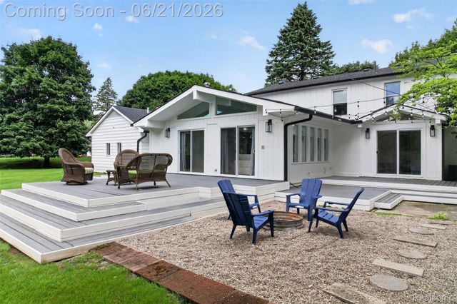 3885 Quarton Road, Bloomfield Charter Township, MI 48302