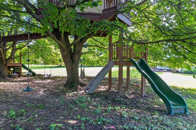 3885 Quarton Road, Bloomfield Charter Township, MI 48302