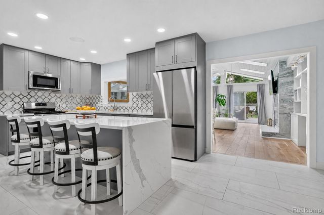 3885 Quarton Road, Bloomfield Charter Township, MI 48302