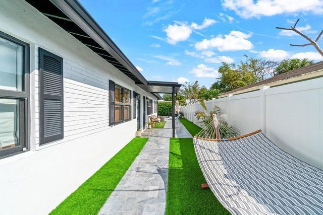 217 NE 11th Street, Delray Beach, FL 33444