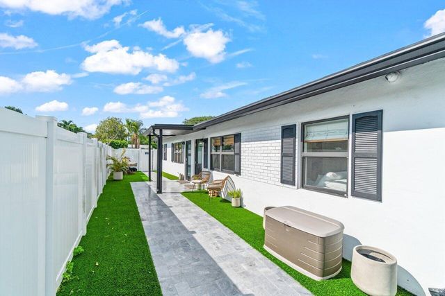 217 NE 11th Street, Delray Beach, FL 33444