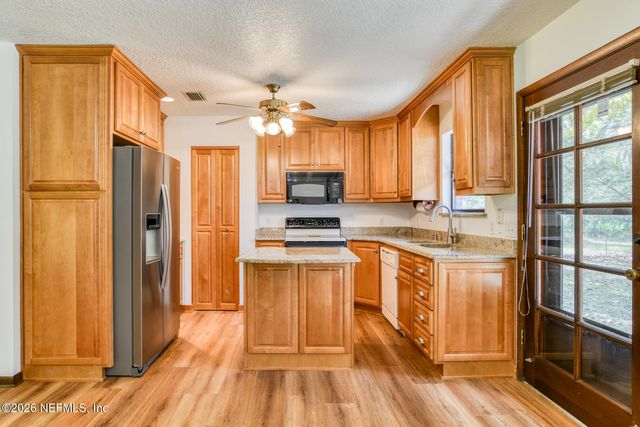 751 N HIGHWAY 17, Palatka, FL 32177