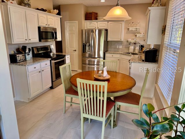 16 Sweetwater Ct, Bluffton, SC 29909