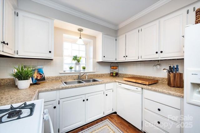 1708 Roxborough Road H, Charlotte, NC 28211