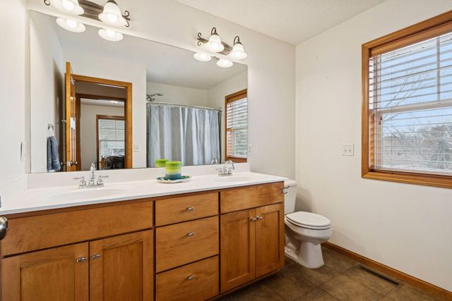 18633 Irvine Way, Lakeville, MN 55044