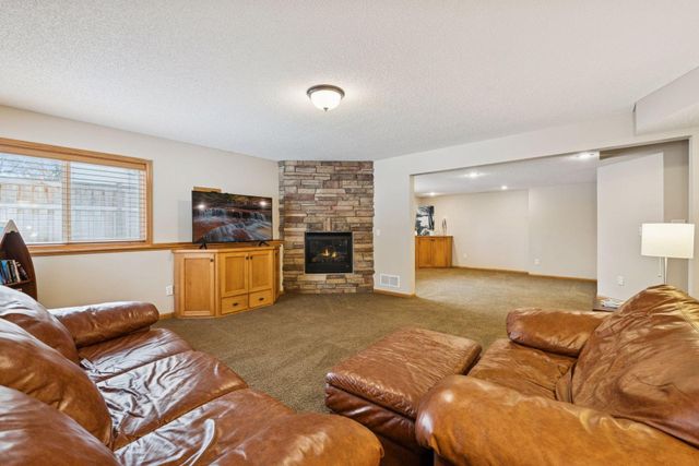 18633 Irvine Way, Lakeville, MN 55044