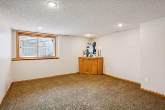 18633 Irvine Way, Lakeville, MN 55044