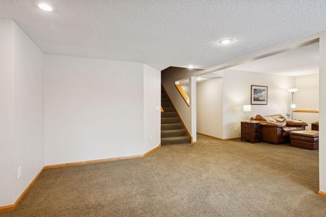 18633 Irvine Way, Lakeville, MN 55044