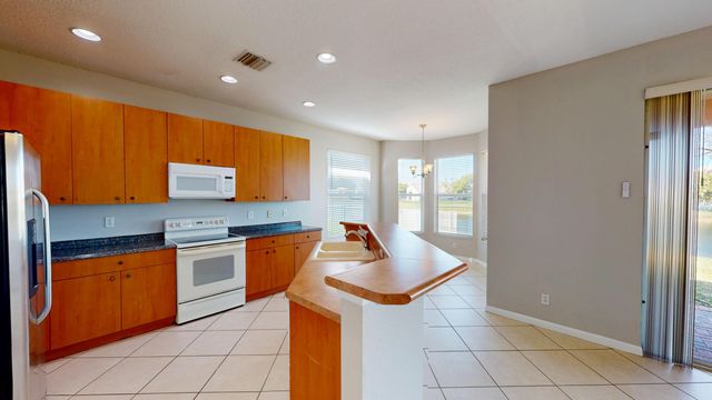 155 Bella Vista Way, Royal Palm Beach, FL 33411