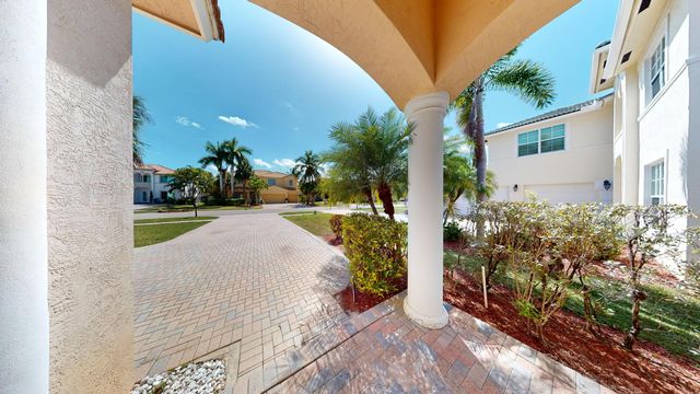 155 Bella Vista Way, Royal Palm Beach, FL 33411