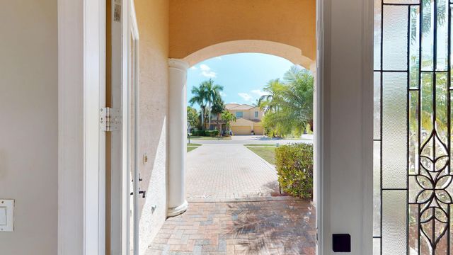155 Bella Vista Way, Royal Palm Beach, FL 33411