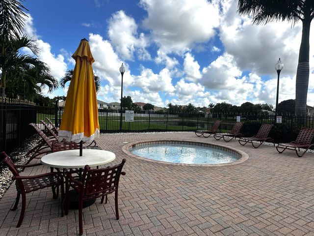 155 Bella Vista Way, Royal Palm Beach, FL 33411