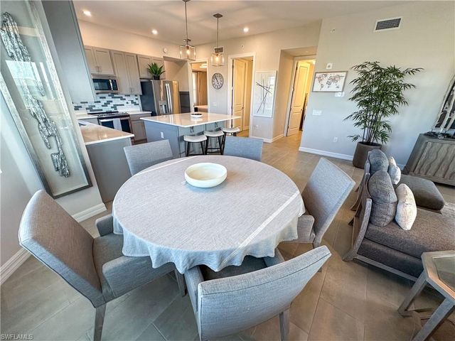 163 Indies DR E # 206, Naples, FL 34114