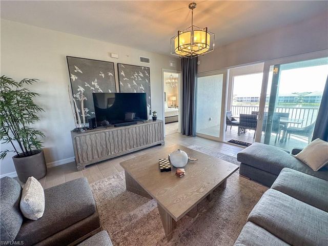 163 Indies DR E # 206, Naples, FL 34114