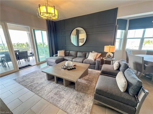 163 Indies DR E # 206, Naples, FL 34114