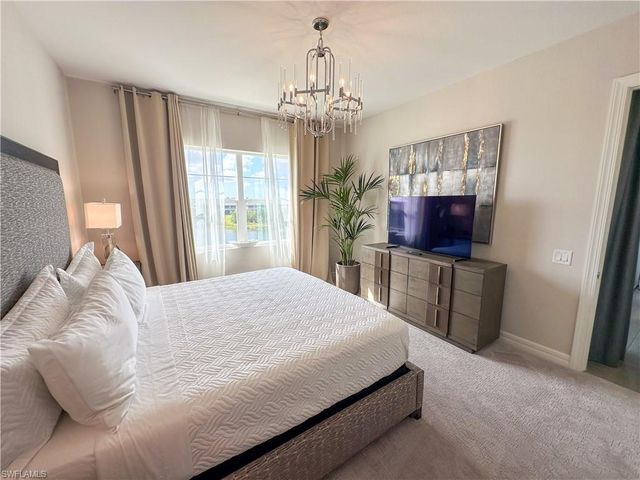 163 Indies DR E # 206, Naples, FL 34114