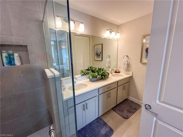 163 Indies DR E # 206, Naples, FL 34114