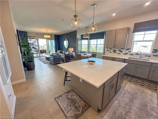 163 Indies DR E # 206, Naples, FL 34114