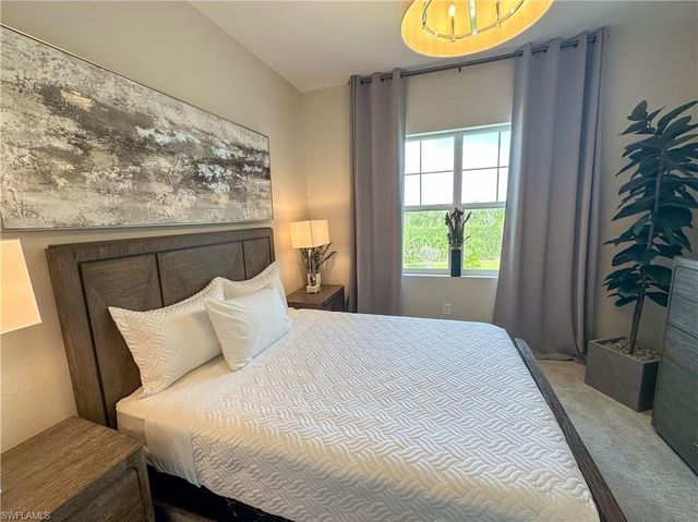 163 Indies DR E # 206, Naples, FL 34114