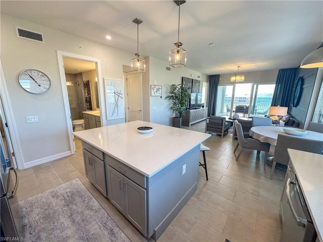 163 Indies DR E # 206, Naples, FL 34114