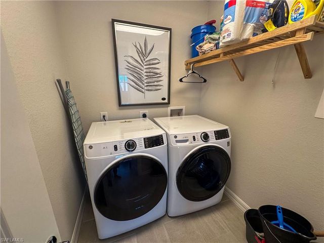 163 Indies DR E # 206, Naples, FL 34114